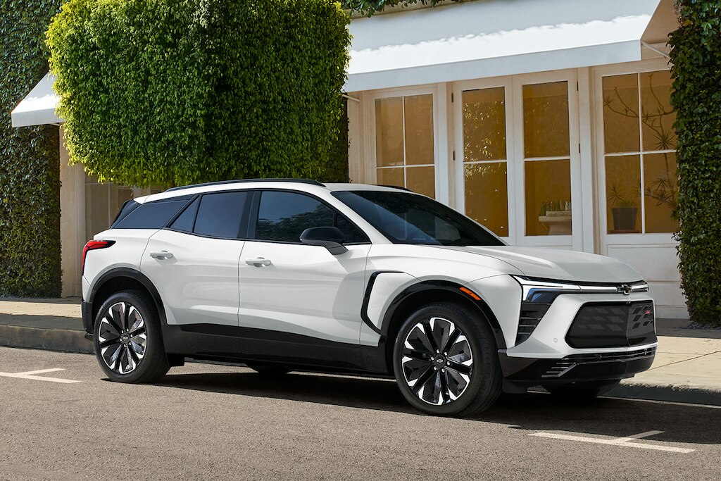 Cristales con tintado profundo de Chevrolet Blazer EV 2025, camioneta SUV eléctrica